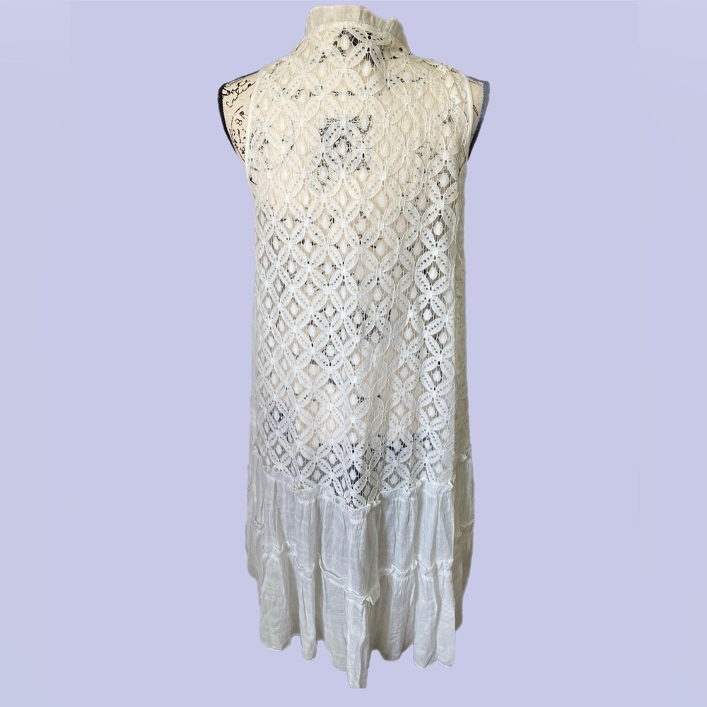 Shyanne Woman’s white duster, ruffles on front-lace on back, size large - Picture 3 of 4